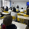 В 15 красноярских школах на встречах по финбезопасности подростков научили распознавать уловки мошенников