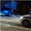 В Норильске парень за рулем легковушки врезался в припаркованный грузовик. Погибла 16-летняя девушка (видео)