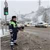 Снег осложнил дорожную обстановку в Красноярске