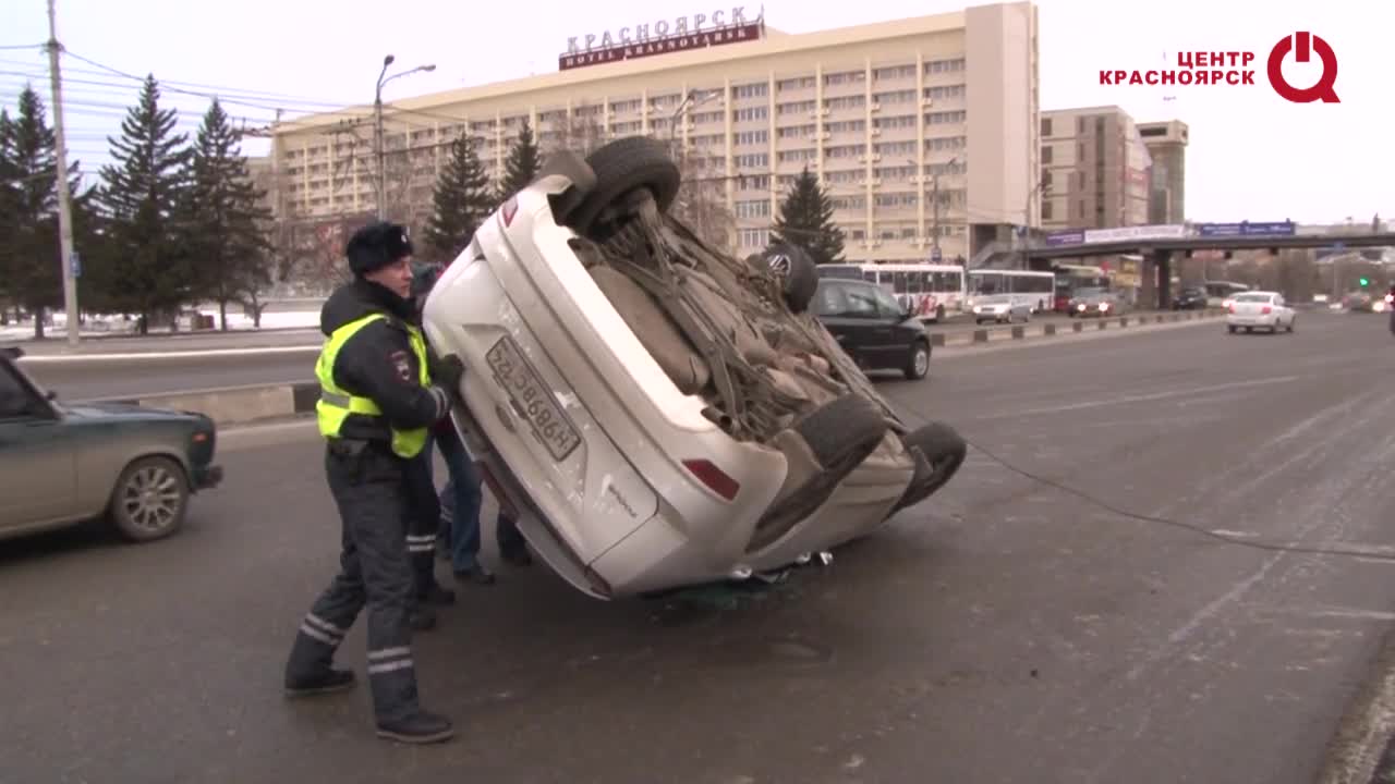 Перевернутый Ford Focus / Видео / Newslab.Ru