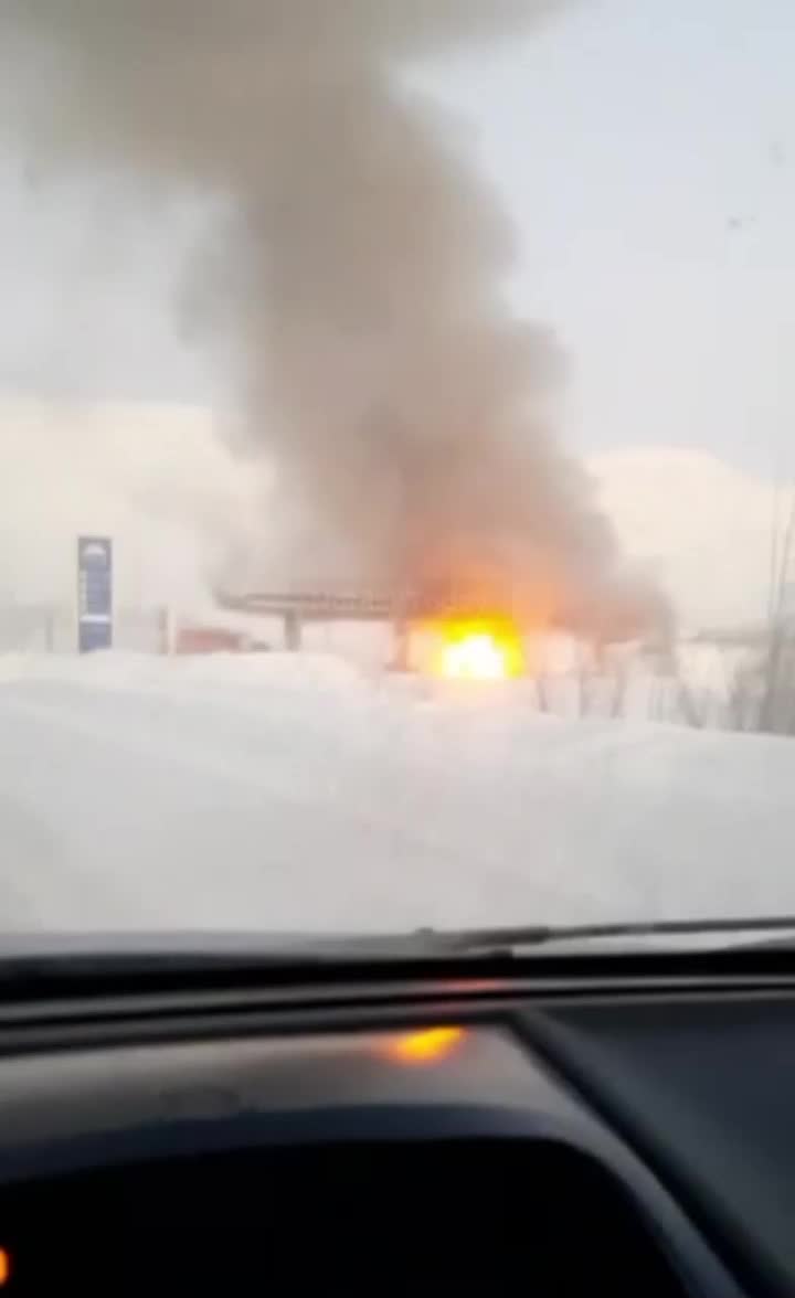 На заправке в Норильске загорелся автомобиль