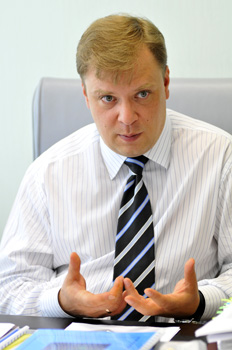 Денис Пашков электроэнергию экономит. Но только не в стенах администрации