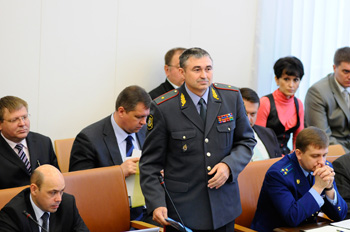 Вадим Антонов мужественно выслушал все ужасы о нарушениях прав человека в милиции