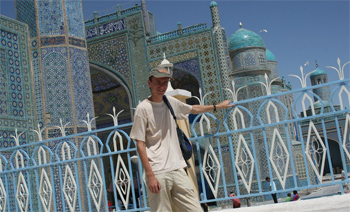 Александр и Голубая мечеть в Мазари-Шариф