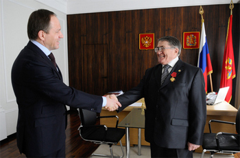 Лев Кузнецов наградил главу Северо-Енисейского района орденом «За заслуги перед Отечеством»