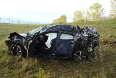 На трассе в Красноярском крае в перевернувшейся иномарке погиб водитель