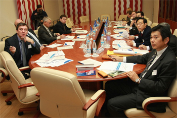 делегация японских специалистов-атомщиков