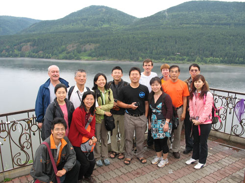 Участники семинара на смотровой площадке около Овсянки. 