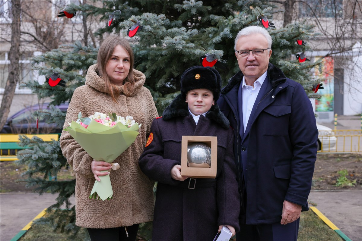 Новогодние подарки для школьников от губернатора